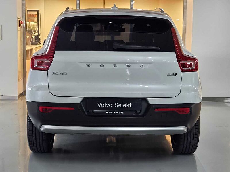 Volvo Ultra, B4 AWD 브라이트