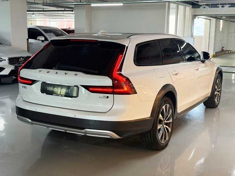 Volvo  Ultra, B5 AWD